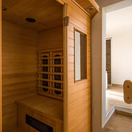 Awesome In With Sauna צ'טרארו